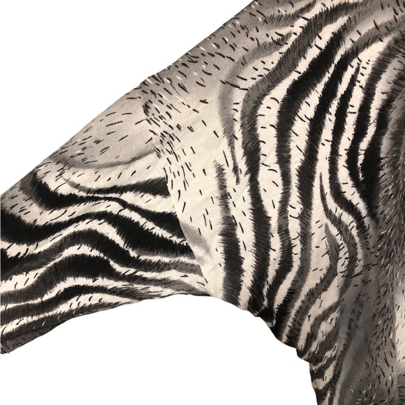 Women’s  Zebra Print Top w/Beaded Neckline, Pleating Front, & Hip Band SZ 12 - Picture 4 of 7